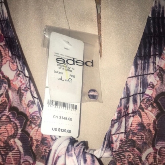 ๐ธBEBE๐ธ NWT PRINT TIE NECK ROMPER๐ธ - Picture 6 of 8